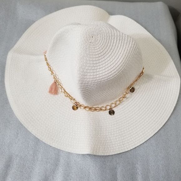 New Hat for summer - Picture 1 of 4